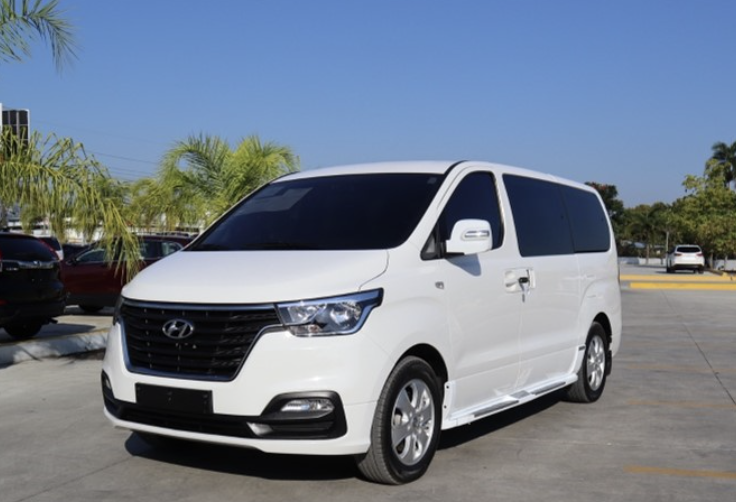 Hyundai Starex 2021 de La Hoz Transfer